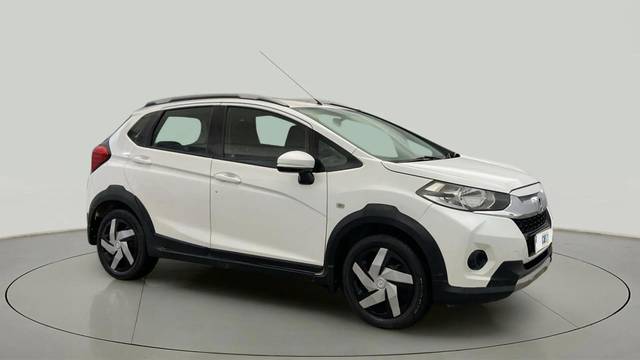 https://images10.gaadi.com/usedcar_image/4616602/original/95f34ab7cd19f4dd1e2081107efed277.jpg?imwidth=6400