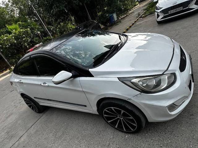 https://images10.gaadi.com/usedcar_image/4616607/original/processed_processed_62885054-17e8-4196-afef-106af92c1592.jpeg?imwidth=6401