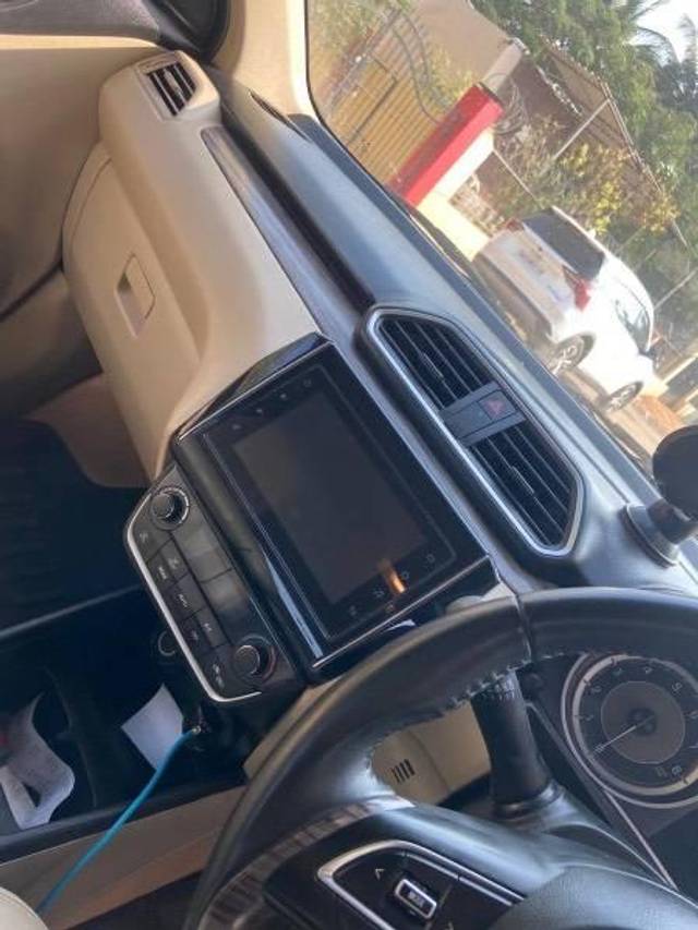 https://images10.gaadi.com/usedcar_image/4616674/original/processed_72154129-c7c1-4d46-aaf9-2715de5e3ada.jpeg?imwidth=6402