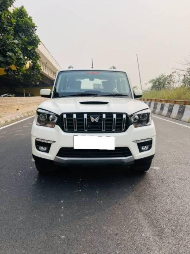 https://images10.gaadi.com/usedcar_image/4616765/original/processed_77a976ee-8942-408e-b407-47516e95be8e.jpg?imwidth=6402
