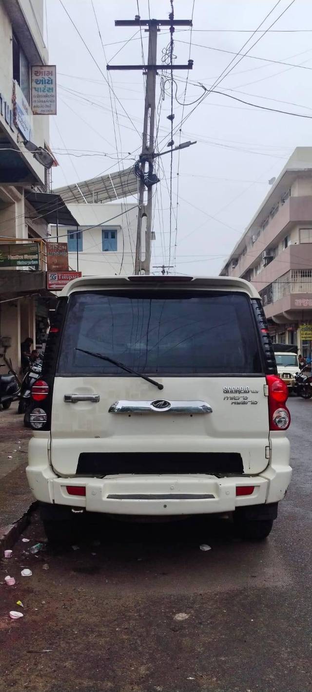 https://images10.gaadi.com/usedcar_image/4616824/original/processed_5c2071cf-82ec-4456-9c2a-f565bc6b7dd8.jpg?imwidth=6402