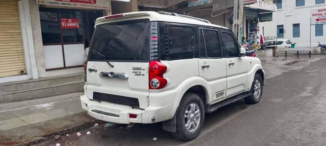 https://images10.gaadi.com/usedcar_image/4616824/original/processed_b21326d4-7e0e-4fa2-88ce-5e4f92df875b.jpg?imwidth=6401