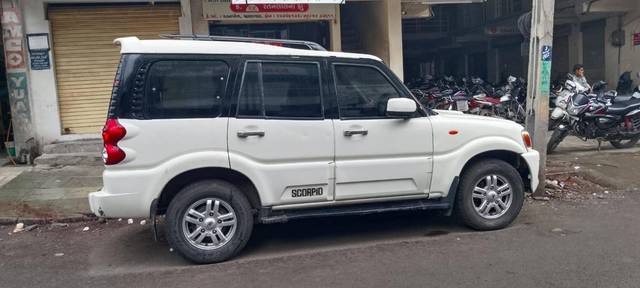 https://images10.gaadi.com/usedcar_image/4616824/original/processed_d2d4cd01-d5ba-4cc6-85b4-0cc3fb914c05.jpg?imwidth=6400