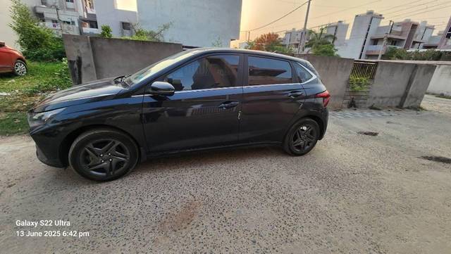 https://images10.gaadi.com/usedcar_image/4616861/original/processed_1a4e5032-7148-4bf4-bdf1-4196a6c2b4c3.jpg?imwidth=6400