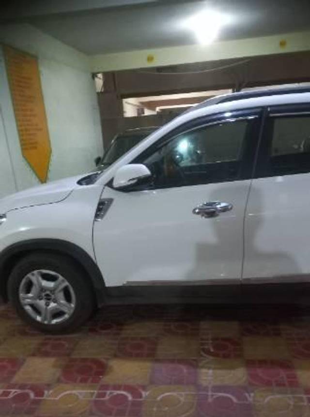 https://images10.gaadi.com/usedcar_image/4616917/original/processed_ca9962f4-f0c0-49fe-81e3-743021cfde81.jpg?imwidth=6402