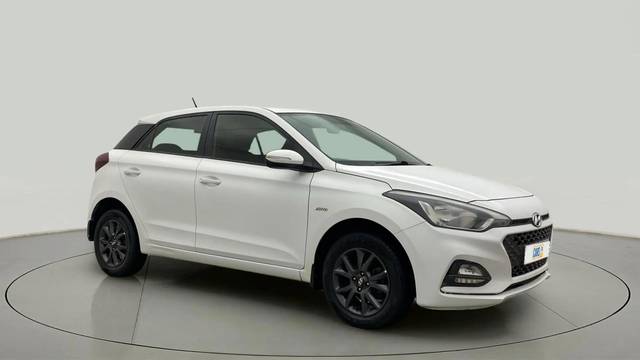 https://images10.gaadi.com/usedcar_image/4616920/original/9164e4dca87ce64a6b370d1075d33c97.jpg?imwidth=6400