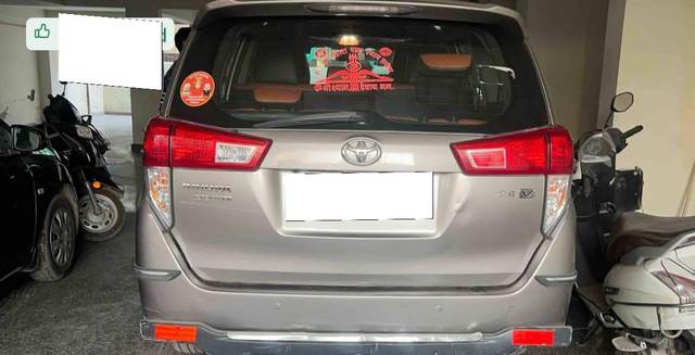 https://images10.gaadi.com/usedcar_image/4616921/original/processed_7145b48e-b1eb-4719-8286-6b036bbce40f.jpeg?imwidth=6401