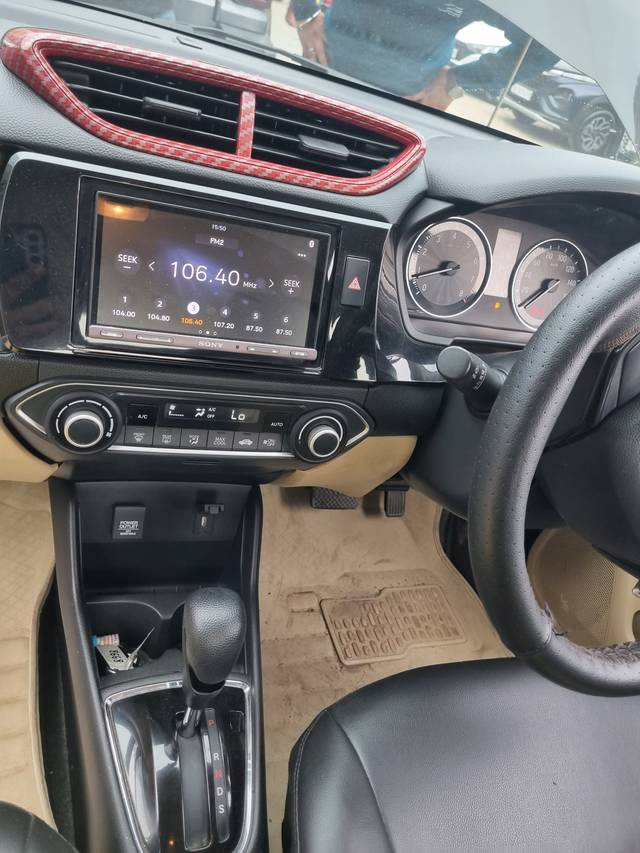 https://images10.gaadi.com/usedcar_image/4616924/original/53bfb75005d194f01fdc652bd073d810.jpg?imwidth=6402