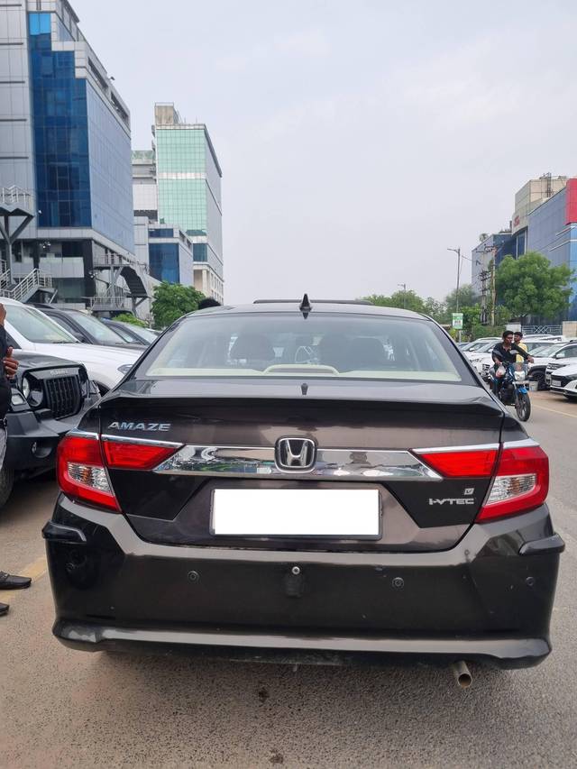 https://images10.gaadi.com/usedcar_image/4616924/original/processed_7dfef29c5871dd36b192e9cf6ef6a7e7.jpg?imwidth=6400