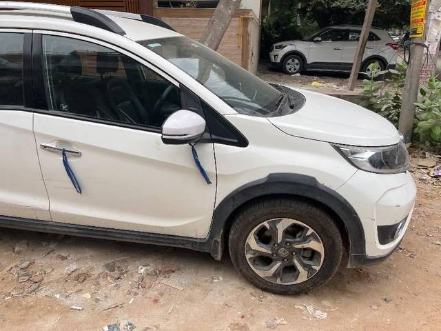 https://images10.gaadi.com/usedcar_image/4616938/original/processed_e43bbb19-15f9-4e2c-b7b8-d84c28311103.jpg?imwidth=6401