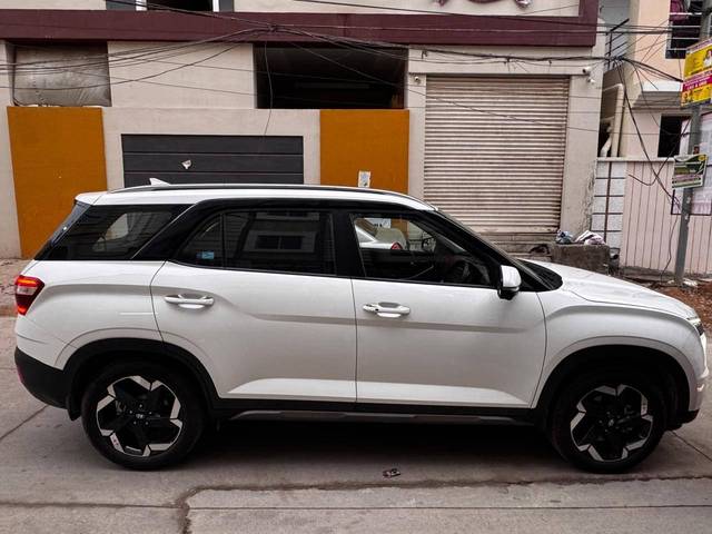 https://images10.gaadi.com/usedcar_image/4616964/original/processed_7ddada8c-3680-4efb-bf7b-d8bdaf3ac104.jpg?imwidth=6401