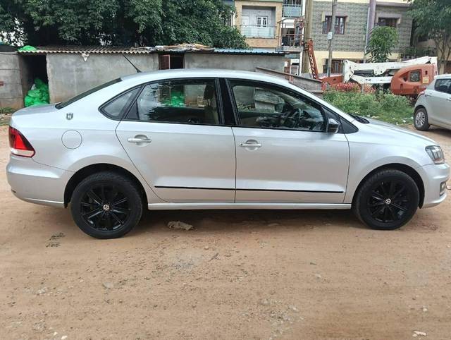 https://images10.gaadi.com/usedcar_image/4616975/original/processed_141dce89ab74eb8fefb4540648bb31ff.jpg?imwidth=6401