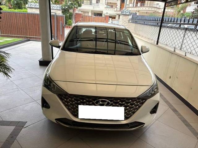 https://images10.gaadi.com/usedcar_image/4616983/original/processed_24e116bc-c5ea-4d44-aea4-ca95ec7b666c.jpeg?imwidth=6402