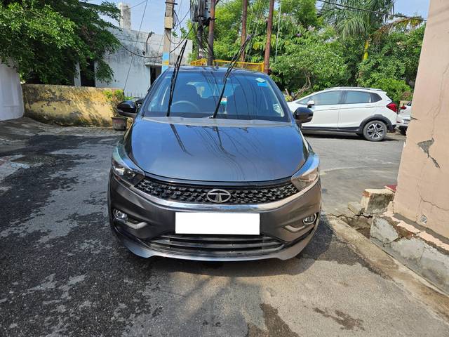 https://images10.gaadi.com/usedcar_image/4617022/original/processed_9423712c-1a2a-4d3d-9810-c8e9644492ba.jpg?imwidth=6402
