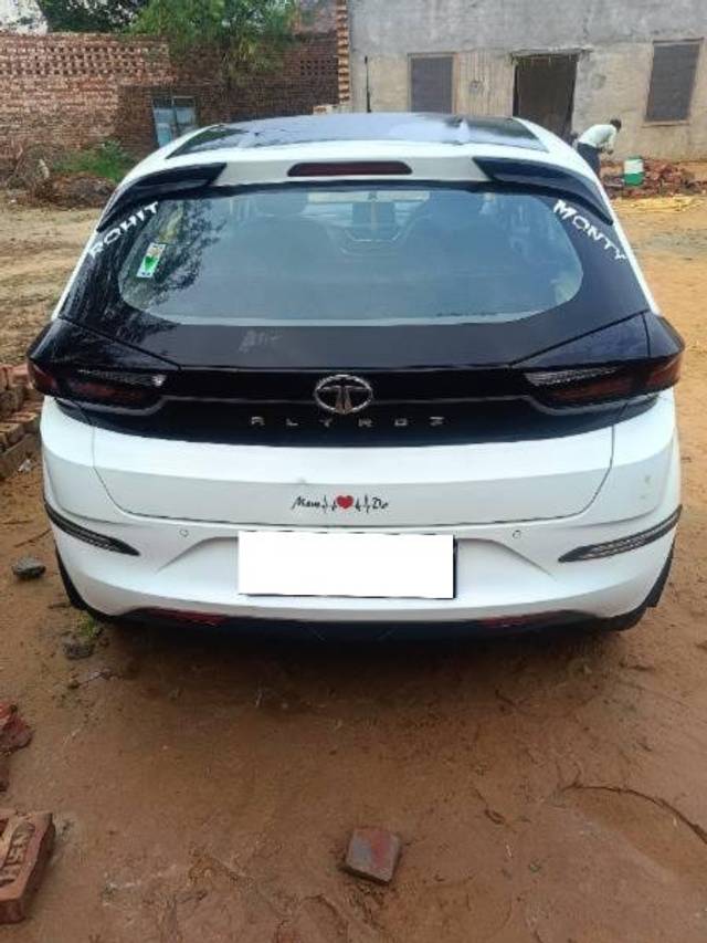 https://images10.gaadi.com/usedcar_image/4617036/original/processed_8f3ff700-3d22-44fd-a7ca-24609efde528.jpg?imwidth=6401
