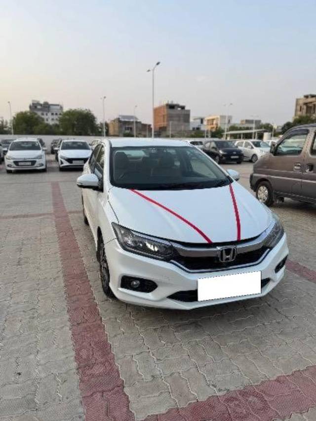 https://images10.gaadi.com/usedcar_image/4617052/original/processed_23931107-eebd-421f-97b5-f42054f28f5f.jpeg?imwidth=6400