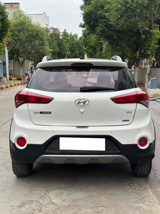 https://images10.gaadi.com/usedcar_image/4617056/original/processed_d13dce3dc54f6c73695cc9ea24062cb7.jpg?imwidth=6402