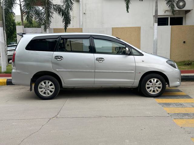 https://images10.gaadi.com/usedcar_image/4617057/original/processed_e735bedeb14a2f980733000e3c3c59ce.jpg?imwidth=6401