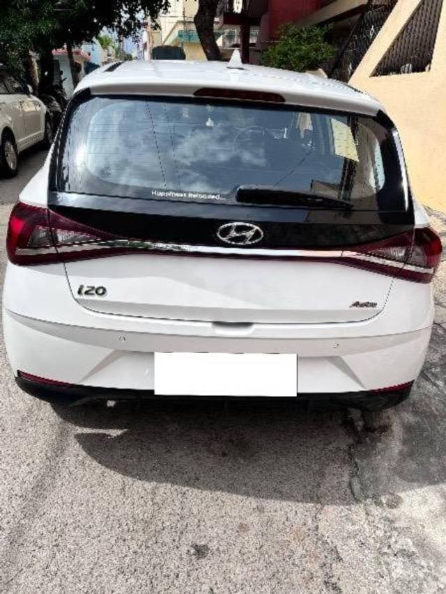 https://images10.gaadi.com/usedcar_image/4617074/original/processed_85a76ecc-7014-46b1-af79-9876ee8b39a4.jpeg?imwidth=6400