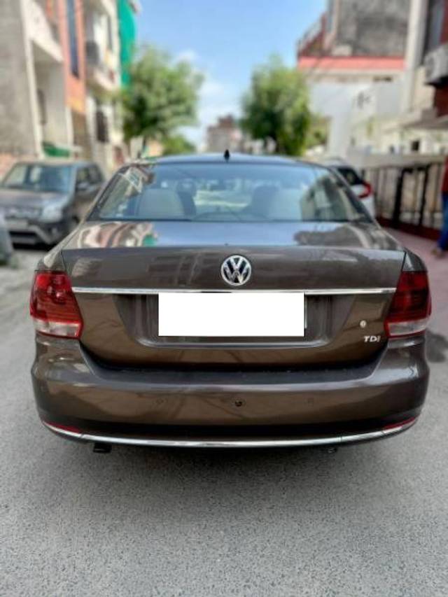 https://images10.gaadi.com/usedcar_image/4617077/original/processed_d7349b92-92d1-4389-83d7-438cbaee122c.jpg?imwidth=6401