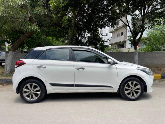 https://images10.gaadi.com/usedcar_image/4617086/original/4ee012e9da7a6e4ada4e7ea31764d28c.jpg?imwidth=6401