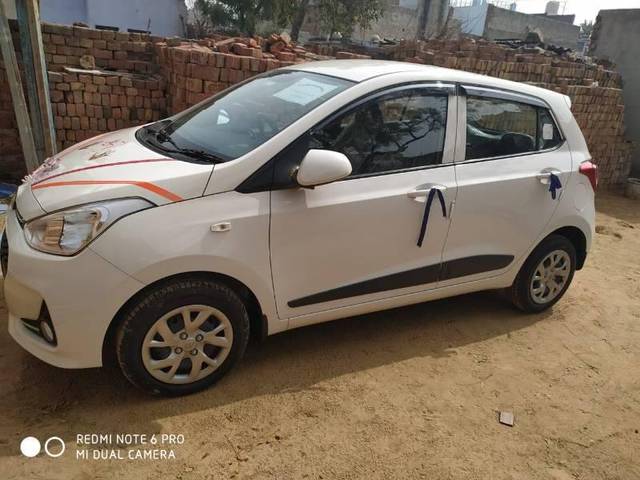 https://images10.gaadi.com/usedcar_image/4617109/original/processed_b84cb2fb-d1e9-47e7-b88e-1f5875339370.jpg?imwidth=6400