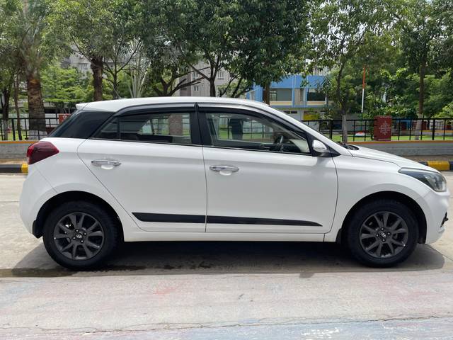 https://images10.gaadi.com/usedcar_image/4617115/original/47c043973a38a996ebb5fda90b63696e.jpg?imwidth=6401