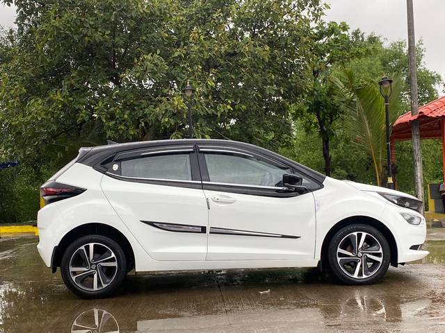 https://images10.gaadi.com/usedcar_image/4617131/original/f7c1844a1dcfc6a7b1c1b5f7833f098c.jpg?imwidth=6401