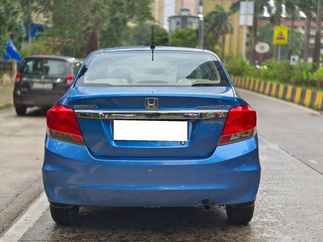 https://images10.gaadi.com/usedcar_image/4617136/original/processed_2f37d606649c6533ac753b6a04e6333a.jpg?imwidth=6402