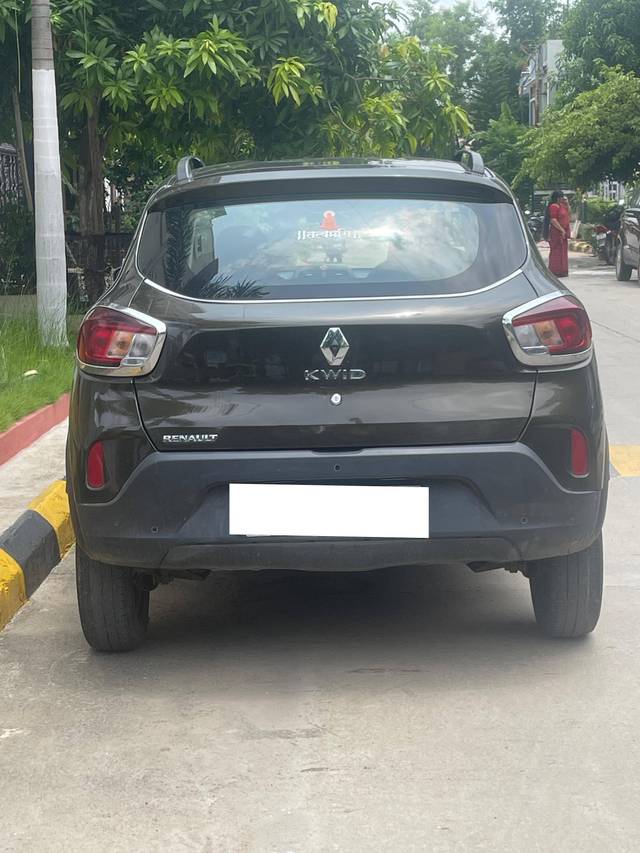 https://images10.gaadi.com/usedcar_image/4617146/original/processed_ceb5db0d48ad3f4d34be59507bede8e1.jpg?imwidth=6402