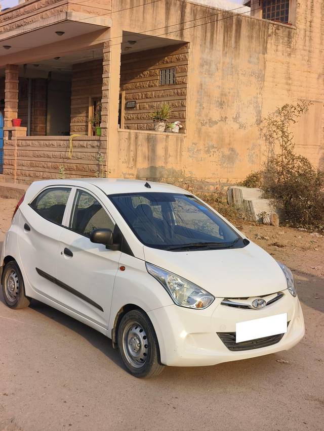https://images10.gaadi.com/usedcar_image/4617181/original/processed_66f5efad-c8ba-4ecc-ad4f-887f50d83440.jpg?imwidth=6400
