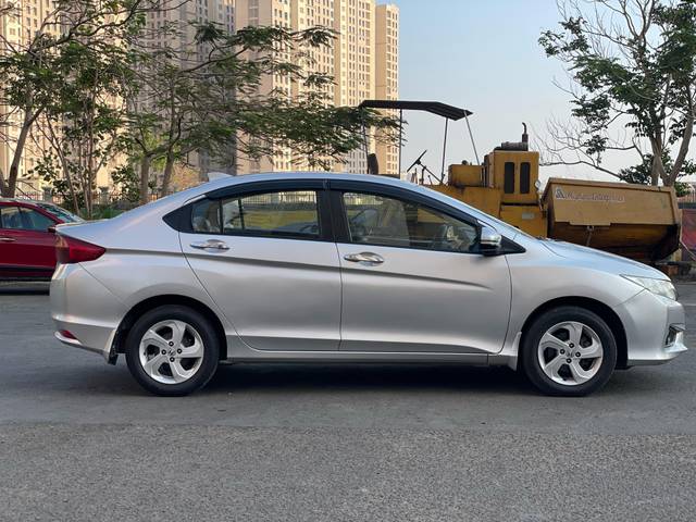 https://images10.gaadi.com/usedcar_image/4617224/original/e2e9c80ef0388677f45d5531f7f3f400.jpg?imwidth=6401