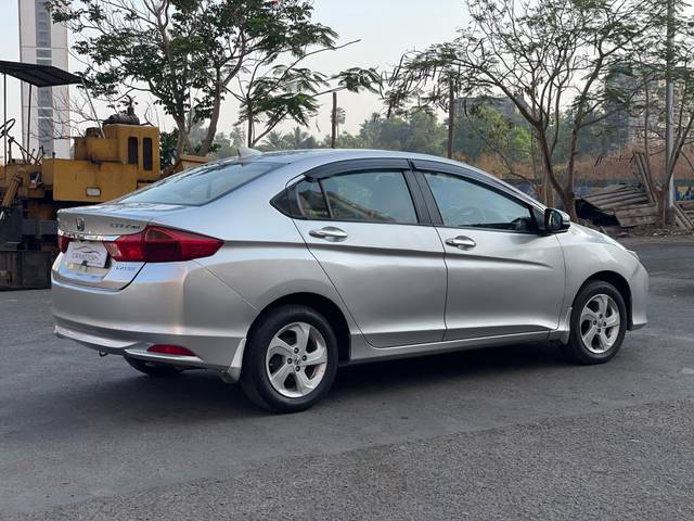 https://images10.gaadi.com/usedcar_image/4617224/original/processed_2d1d3d15f7833f3d54f4572a0f16f09d.jpg?imwidth=6402