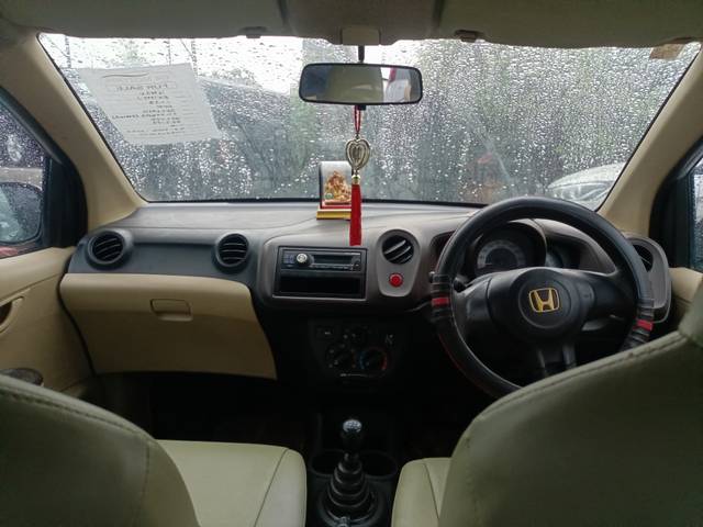 https://images10.gaadi.com/usedcar_image/4617230/original/2e335c225ca848ee90fe1fc209f080c9.jpg?imwidth=6402