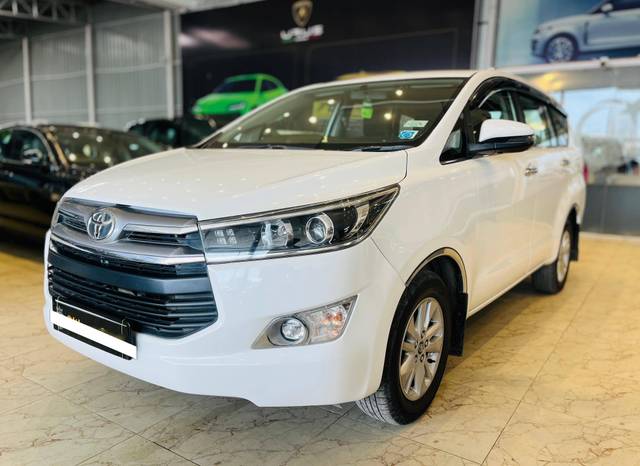 https://images10.gaadi.com/usedcar_image/4617233/original/processed_0347e724122c567086f178ca75c8ea8d.jpg?imwidth=6402