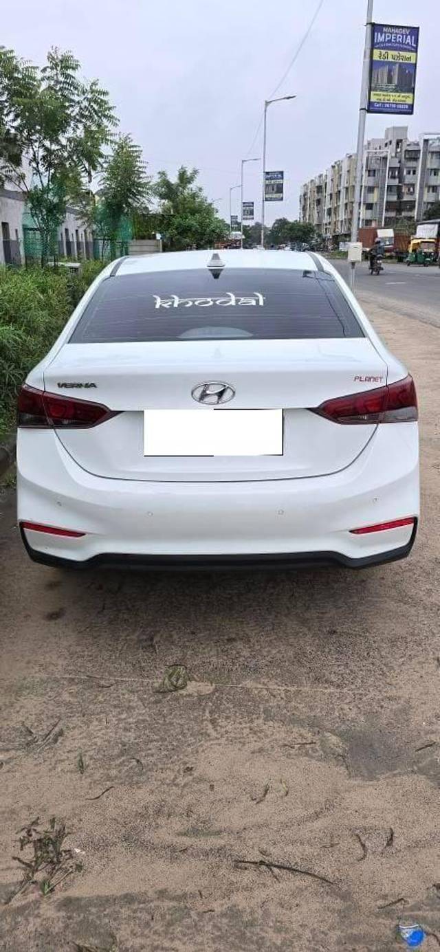 https://images10.gaadi.com/usedcar_image/4617247/original/processed_f51ee5c49c4e333fb15771a7c15afb41.jpg?imwidth=6402