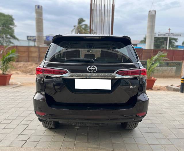https://images10.gaadi.com/usedcar_image/4617249/original/processed_f0824c276b8cae53a8d15dfb38eac36f.jpg?imwidth=6402