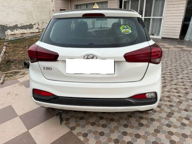 https://images10.gaadi.com/usedcar_image/4617255/original/processed_2b46406c-6981-4f0c-b49f-133979b0658c.jpeg?imwidth=6402