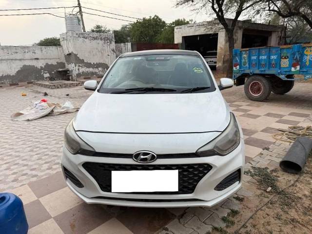 https://images10.gaadi.com/usedcar_image/4617255/original/processed_5095a52e-20e0-4d84-be45-f67a62a7c580.jpeg?imwidth=6400