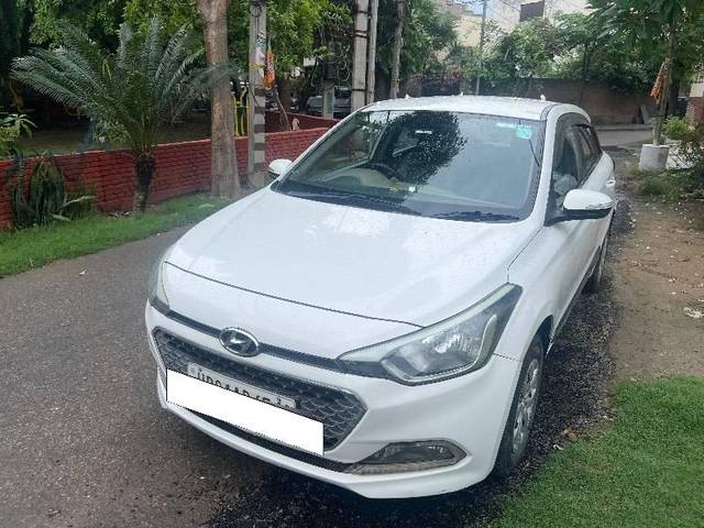 https://images10.gaadi.com/usedcar_image/4617288/original/processed_c9fd7329-caa5-4640-96b1-e98f7002b990.jpg?imwidth=6400