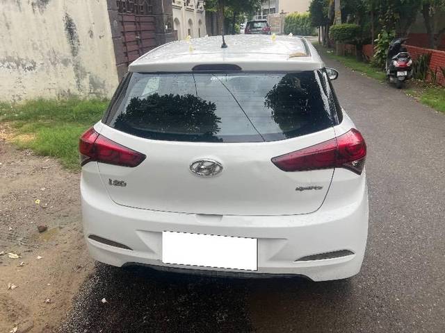 https://images10.gaadi.com/usedcar_image/4617288/original/processed_fdbf2ab2-c8af-4d16-accb-d75b1f124ed2.jpg?imwidth=6402