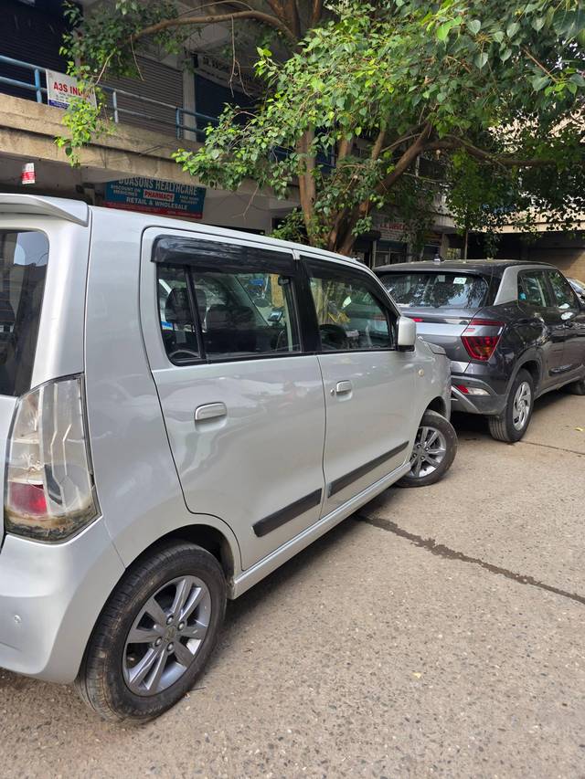 https://images10.gaadi.com/usedcar_image/4617292/original/processed_ae6a2be461904250d7e8cfa008197979.jpg?imwidth=6402