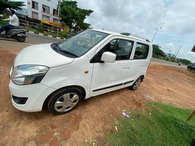 https://images10.gaadi.com/usedcar_image/4617297/original/processed_26072fb5-2ec3-4457-99ed-82f59821e87f.jpeg?imwidth=6400