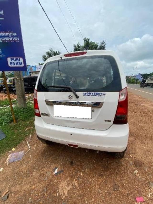 https://images10.gaadi.com/usedcar_image/4617297/original/processed_c492b9e0-aae3-4ed2-82e3-2068994e10d6.jpeg?imwidth=6401
