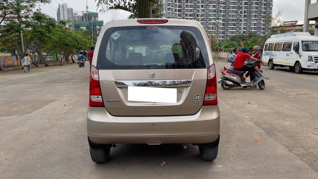 https://images10.gaadi.com/usedcar_image/4617303/original/processed_6f04bf9e6d2b9a2c152a1f15a06ea3e8.jpg?imwidth=6402