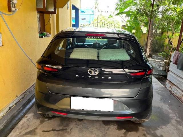 https://images10.gaadi.com/usedcar_image/4617311/original/processed_2c99ae5d-b950-48dc-afb0-6f8767269d38.jpeg?imwidth=6401