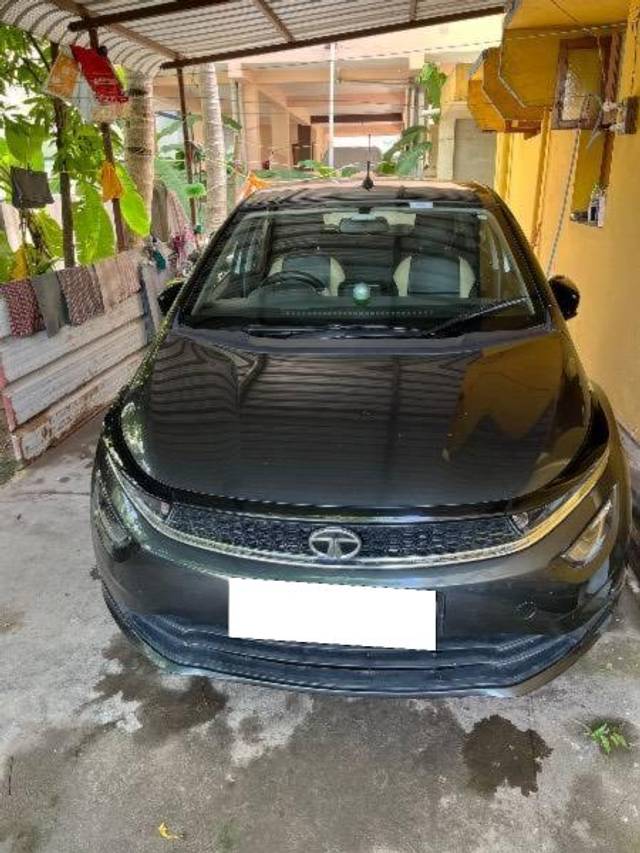 https://images10.gaadi.com/usedcar_image/4617311/original/processed_df12527c-53cb-4b2b-be28-46a9fb776915.jpeg?imwidth=6402