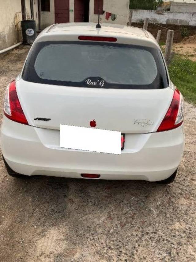 https://images10.gaadi.com/usedcar_image/4617338/original/processed_50700427-d722-46c1-957b-e47cc62bc7ad.jpeg?imwidth=6402
