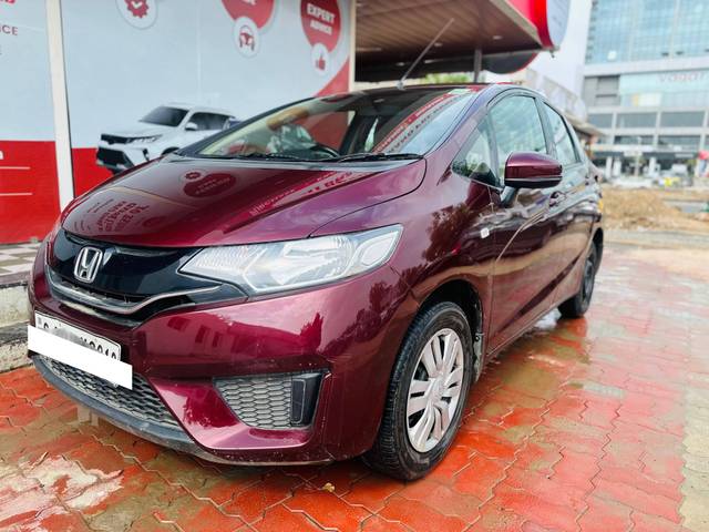 https://images10.gaadi.com/usedcar_image/4617339/original/processed_a1e9ff6b9f0dbfe86c5e33bfeb8dcfaa.jpg?imwidth=6400