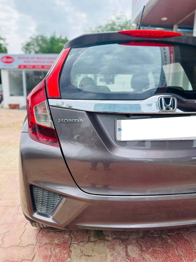 https://images10.gaadi.com/usedcar_image/4617343/original/processed_f825455bdba45a24a582f096a9eb8ca4.jpg?imwidth=6401